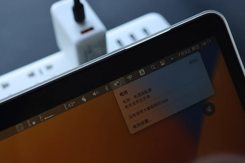 性价比无敌的QCY GN202GB双口氮化镓充电器