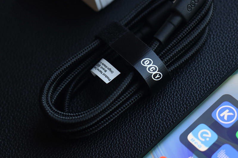 性价比无敌的QCY GN202GB双口氮化镓充电器