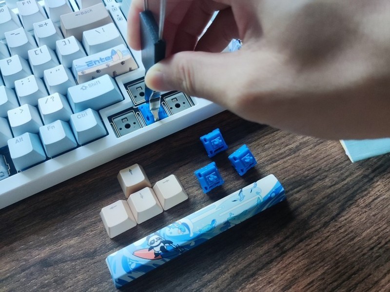 玄派 玄熊猫 PD98 三模机械键盘：国潮IP设计，颜值与手感并存