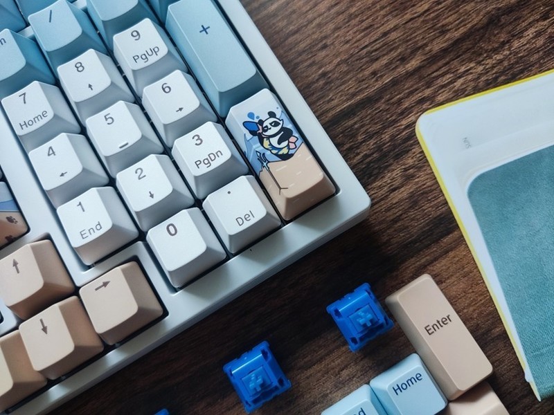 玄派 玄熊猫 PD98 三模机械键盘：国潮IP设计，颜值与手感并存