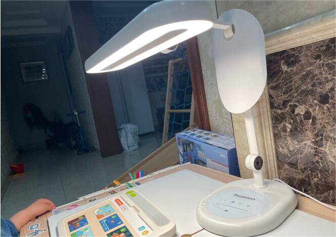 学生护眼台灯哪个品牌好？家长必看台灯怎么选对眼睛好