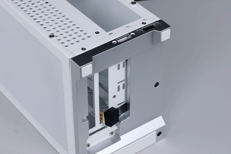 “细狗”但是高颜值高性能！12600K+4070+闪鳞L300打造桌面小钢炮