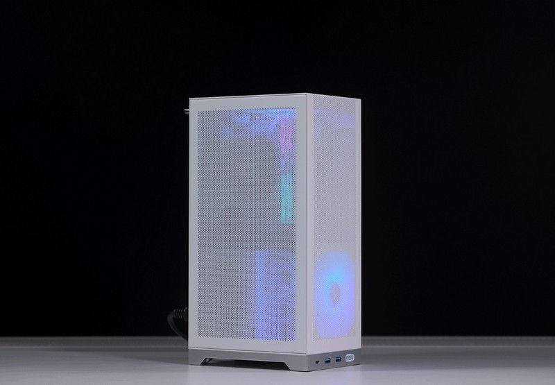 “细狗”但是高颜值高性能！12600K+4070+闪鳞L300打造桌面小钢炮