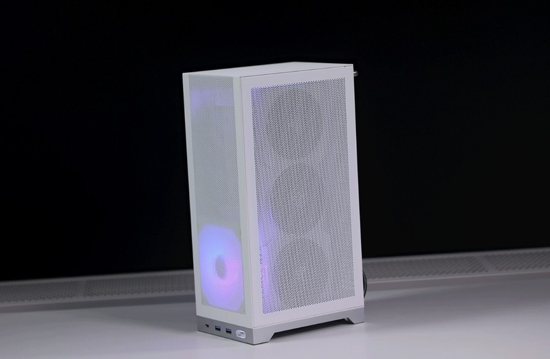 “细狗”但是高颜值高性能！12600K+4070+闪鳞L300打造桌面小钢炮