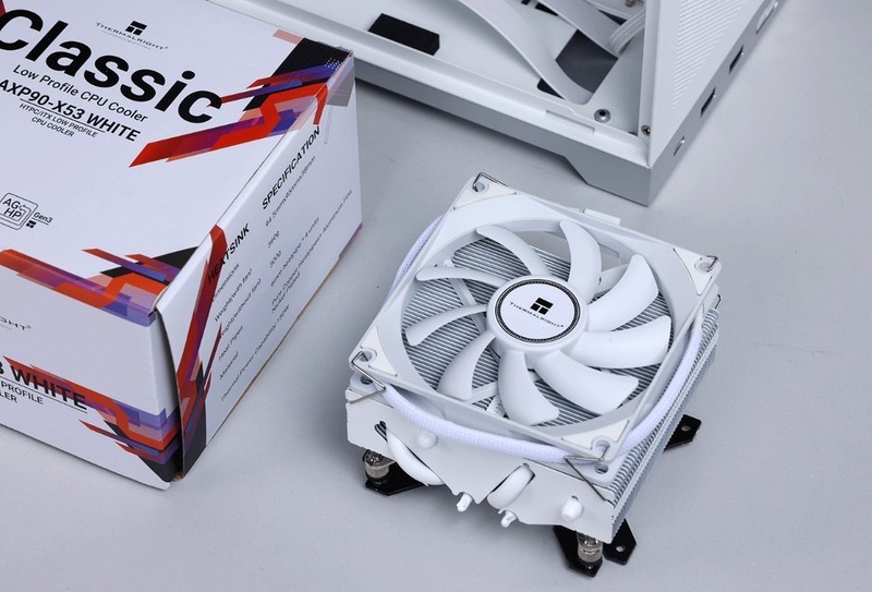 “细狗”但是高颜值高性能！12600K+4070+闪鳞L300打造桌面小钢炮