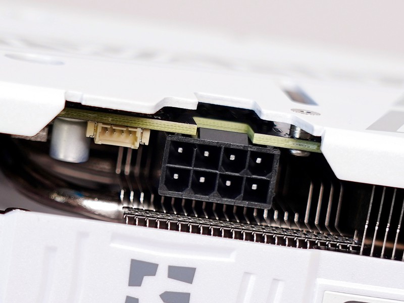 更薄更省电，万元以内整机预算新选择：耕升 RTX 4070 踏雪评测