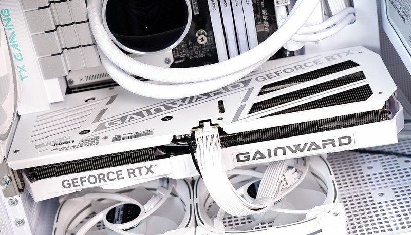 更薄更省电，万元以内整机预算新选择：耕升 RTX 4070 踏雪评测