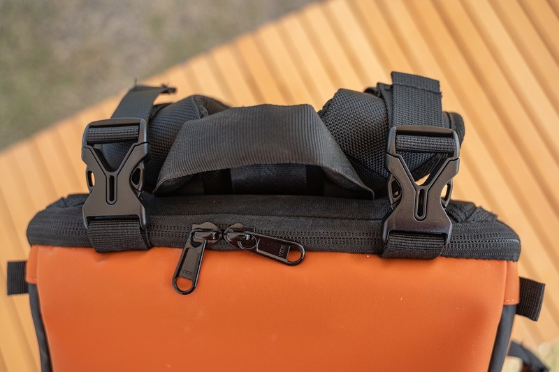 两机三镜笔记本背起就走，入手佰信双肩减重摄影包，三优点三嘈点