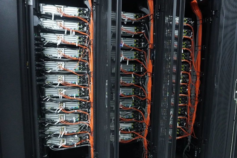 思腾云计算中心 | 5千平米超大空间，基础设施完善，提供裸金属GPU算力租赁业务