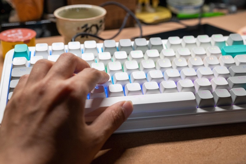 手柄老厂试水电竞键盘，手感丝滑还有灵感旋钮，北通灵感键盘上手