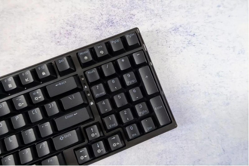 全键热插拔，可玩性更高，钛度K850彩戏师机械键盘体验