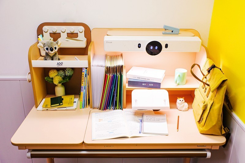 伴学护眼自适应护脊超大收纳 作业帮AI学习桌