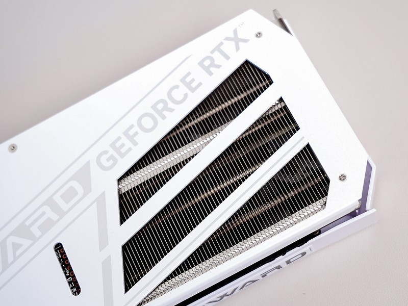 更薄更省电，万元以内整机预算新选择：耕升 RTX 4070 踏雪评测