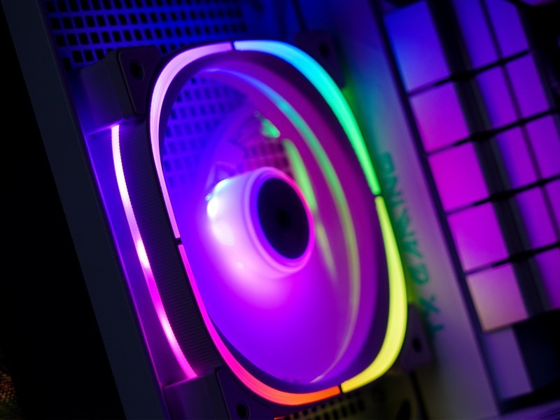 更薄更省电，万元以内整机预算新选择：耕升 RTX 4070 踏雪评测