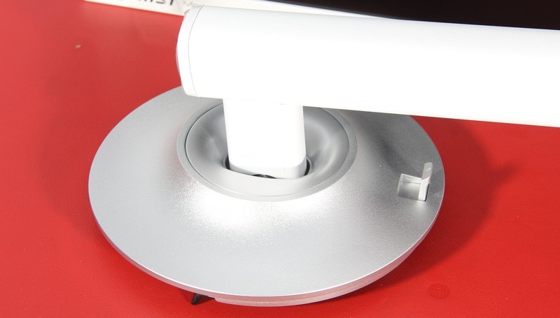 漂亮的一塌糊涂，选用272PW很满意！浅析越来越多的人选全白装机