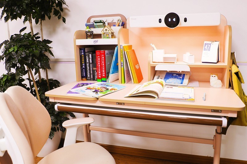 颠覆传统书桌 作业帮AI学习桌