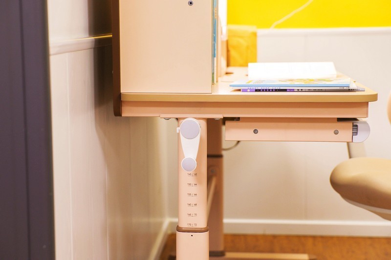 颠覆传统书桌 作业帮AI学习桌