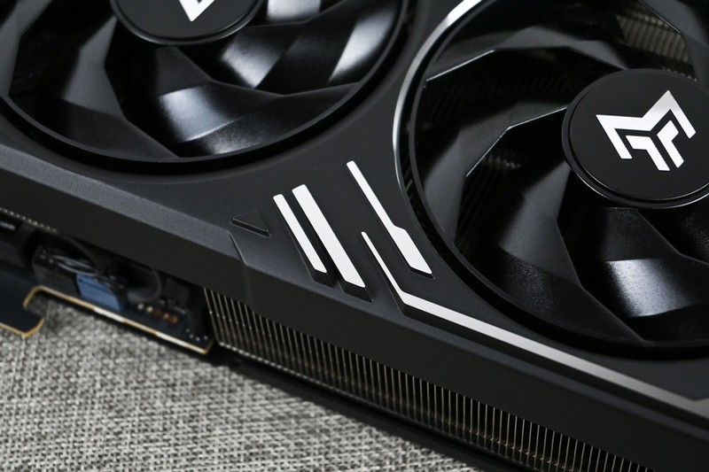 影驰RTX5070Ti金属大师黑金版OC开箱拆解评测：4K+165Hz屏新搭子