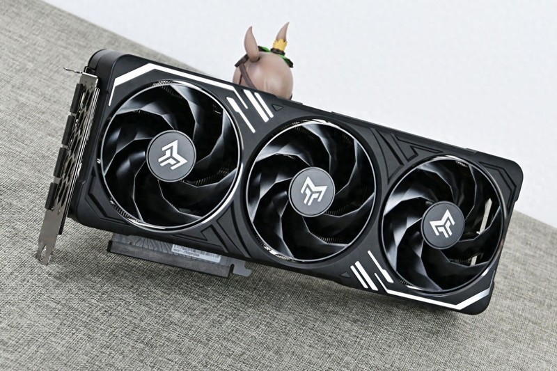 影驰RTX5070Ti金属大师黑金版OC开箱拆解评测：4K+165Hz屏新搭子