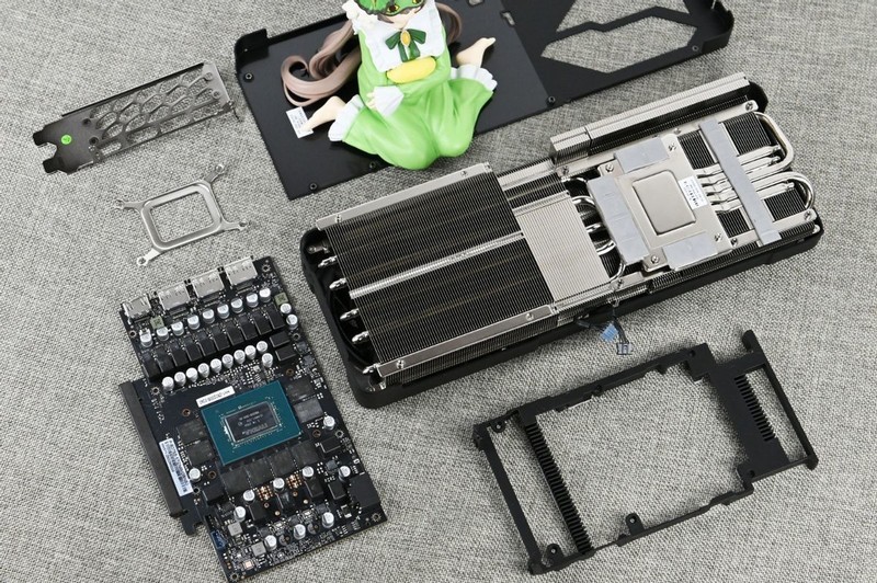 影驰RTX5070Ti金属大师黑金版OC开箱拆解评测：4K+165Hz屏新搭子