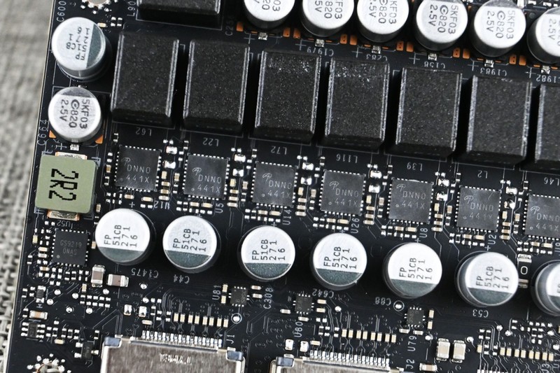 影驰RTX5070Ti金属大师黑金版OC开箱拆解评测：4K+165Hz屏新搭子