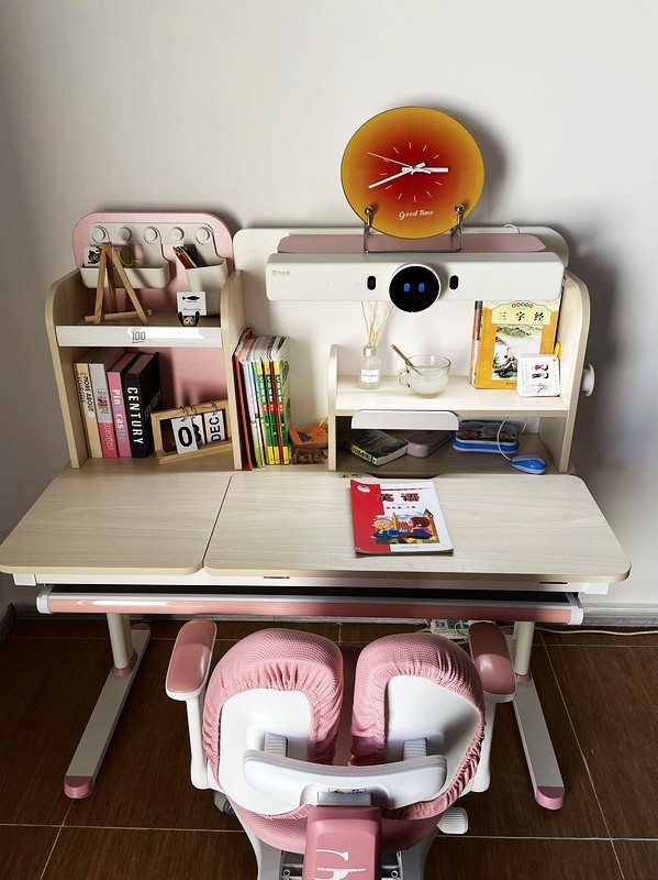 颠覆传统书桌 作业帮AI学习桌
