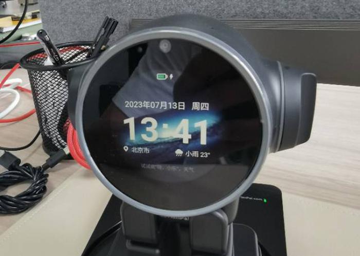 师出名门想不炸都难，乐天派桌面机器人后台硬敢打价格战