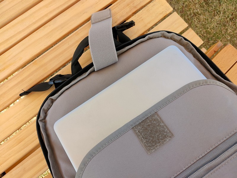 两机三镜笔记本背起就走，入手佰信双肩减重摄影包，三优点三嘈点