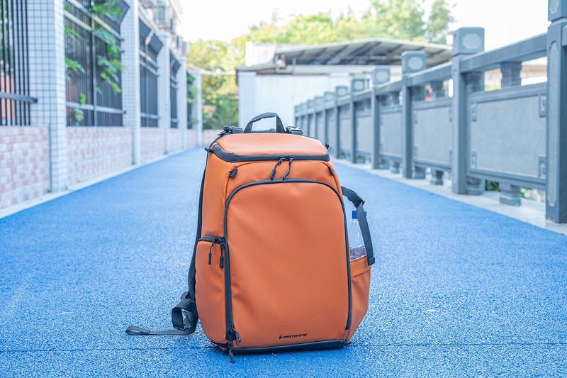 两机三镜笔记本背起就走，入手佰信双肩减重摄影包，三优点三嘈点