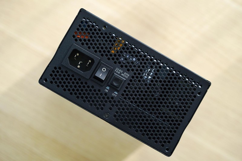 配置豪华、用料扎实，恩杰NZXT C1200 GOLD电源拆解评测