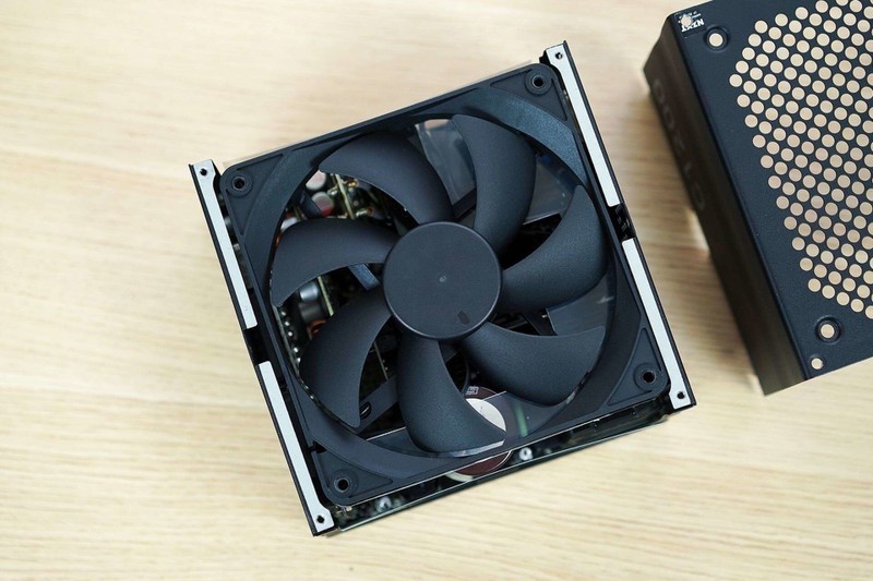 配置豪华、用料扎实，恩杰NZXT C1200 GOLD电源拆解评测