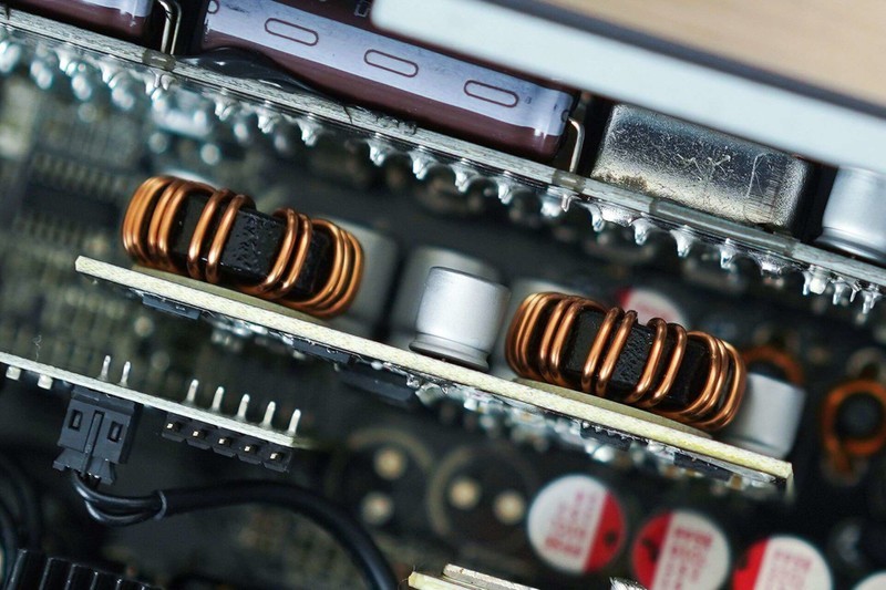 配置豪华、用料扎实，恩杰NZXT C1200 GOLD电源拆解评测