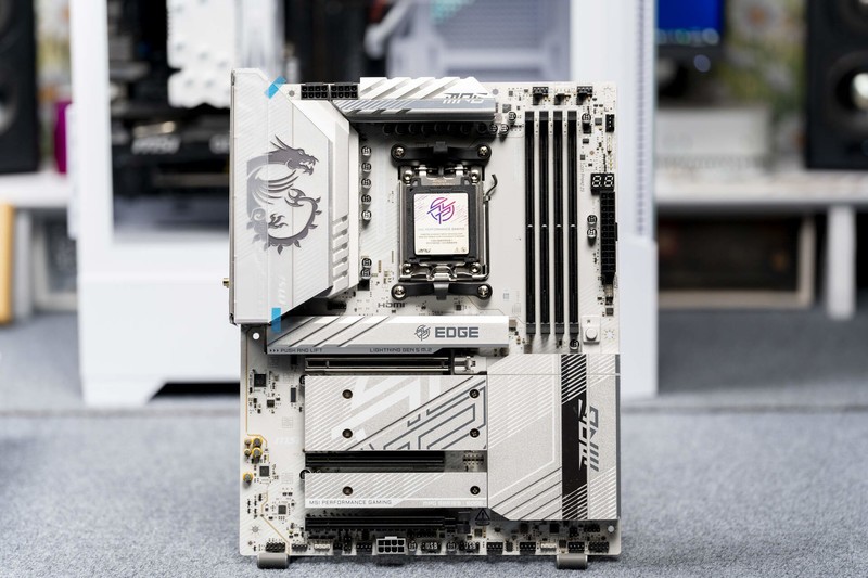 高颜值白色主板，微星MPG B850 EDGE TI WIFI主板开箱分享