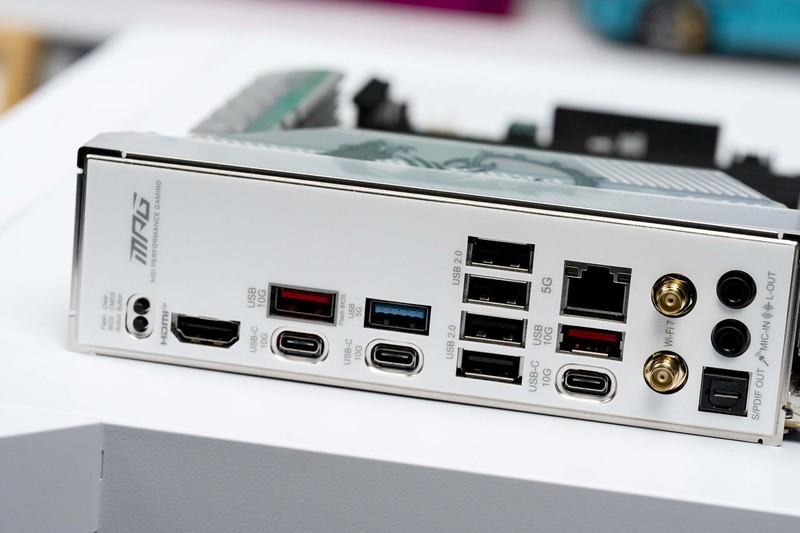 高颜值白色主板，微星MPG B850 EDGE TI WIFI主板开箱分享