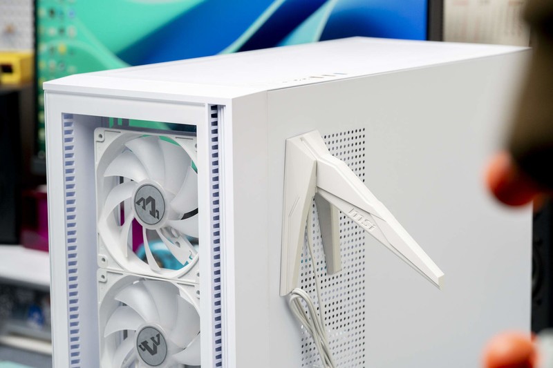 高颜值白色主板，微星MPG B850 EDGE TI WIFI主板开箱分享