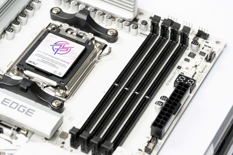 高颜值白色主板，微星MPG B850 EDGE TI WIFI主板开箱分享