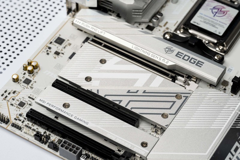 高颜值白色主板，微星MPG B850 EDGE TI WIFI主板开箱分享