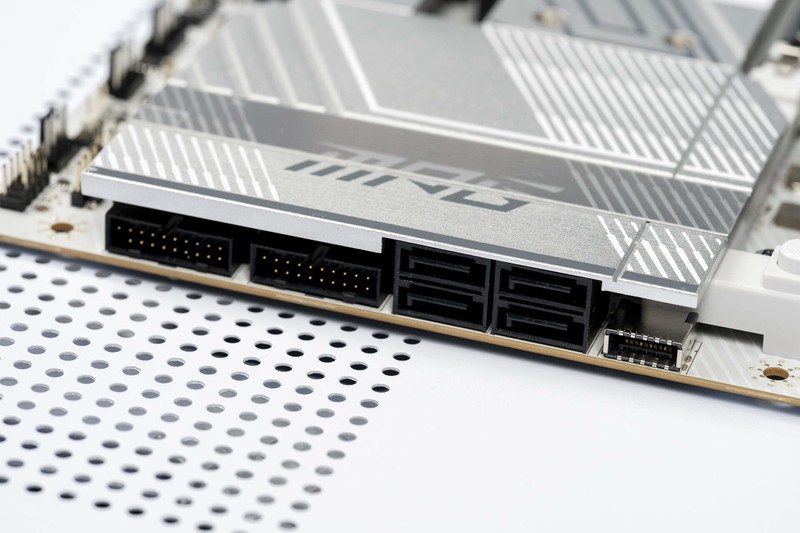 高颜值白色主板，微星MPG B850 EDGE TI WIFI主板开箱分享