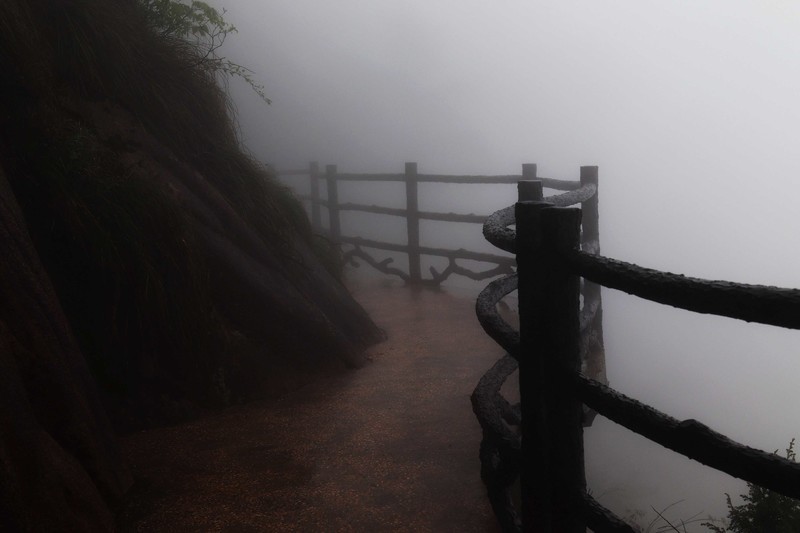 雾蒙蒙的九华山花台景区（一）