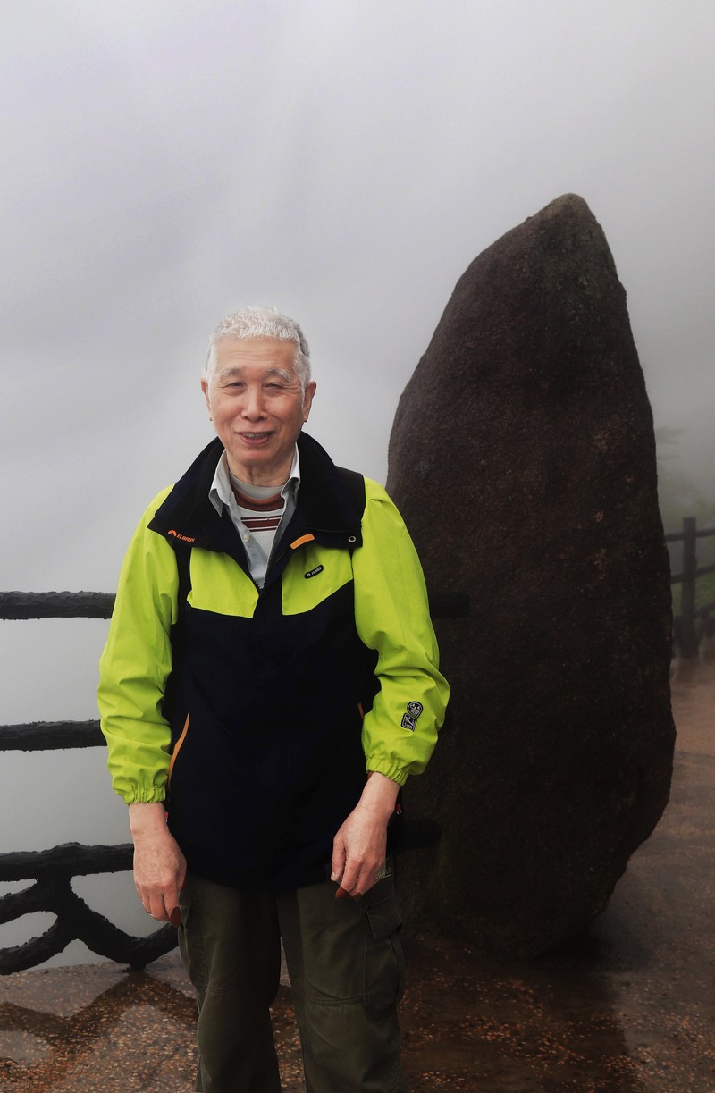 雾蒙蒙的九华山花台景区（一）
