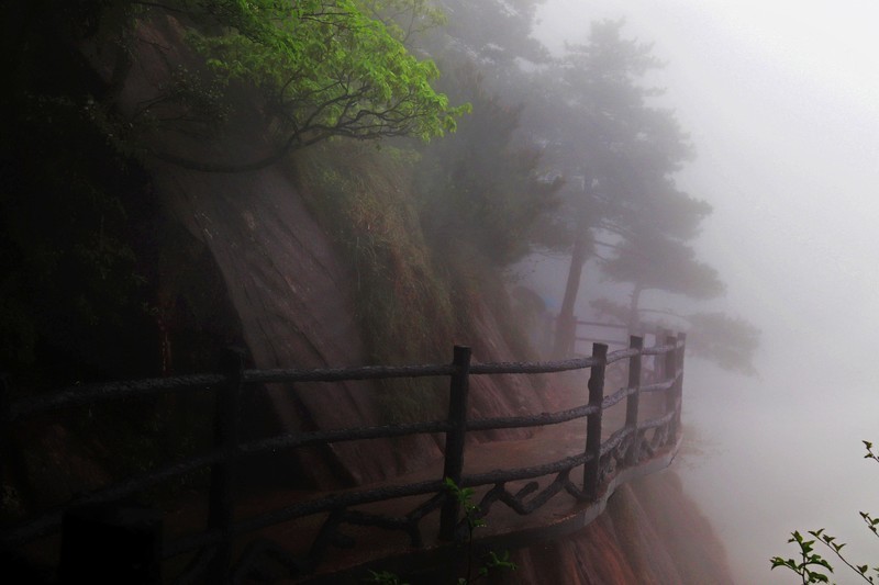 雾蒙蒙的九华山花台景区（一）