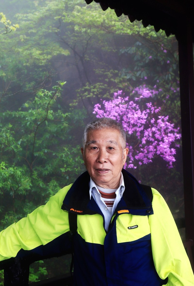 雾蒙蒙的九华山花台景区（一）