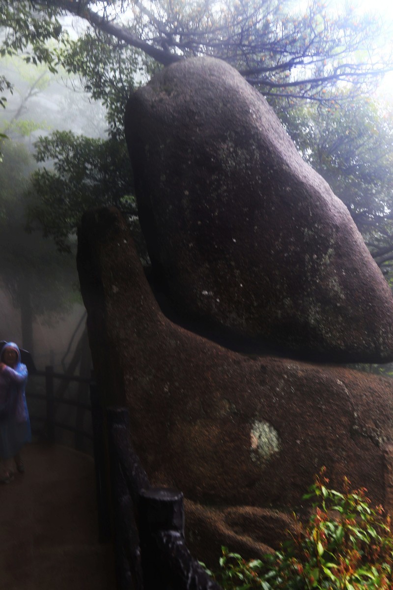 雾蒙蒙的九华山花台景区（一）