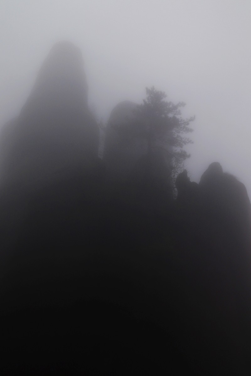 雾蒙蒙的九华山花台景区（一）