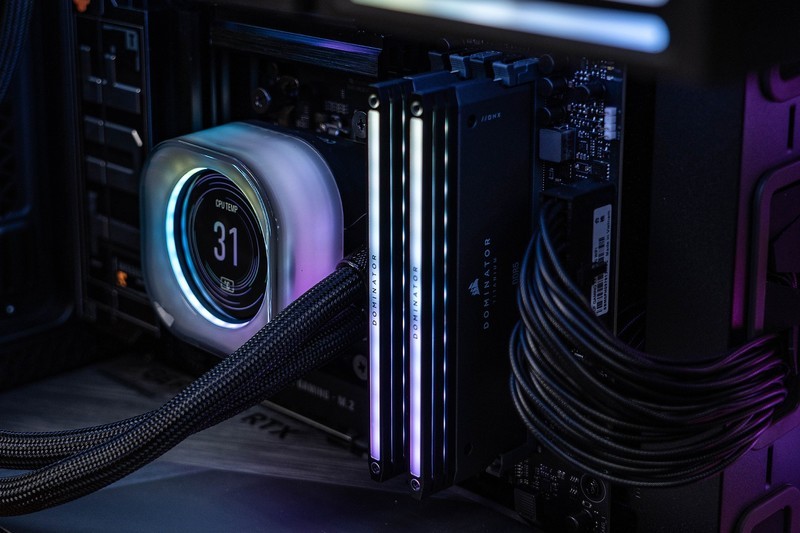 性能与美学的巅峰融合，专为AMD平台优化的统治者泰坦RGB灯条评测