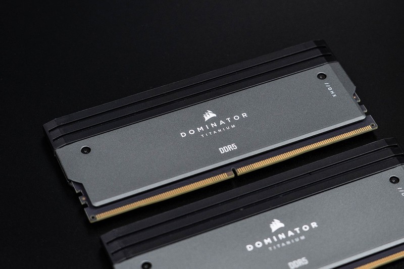 性能与美学的巅峰融合，专为AMD平台优化的统治者泰坦RGB灯条评测