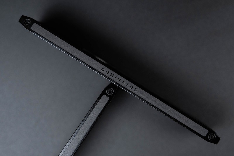 性能与美学的巅峰融合，专为AMD平台优化的统治者泰坦RGB灯条评测