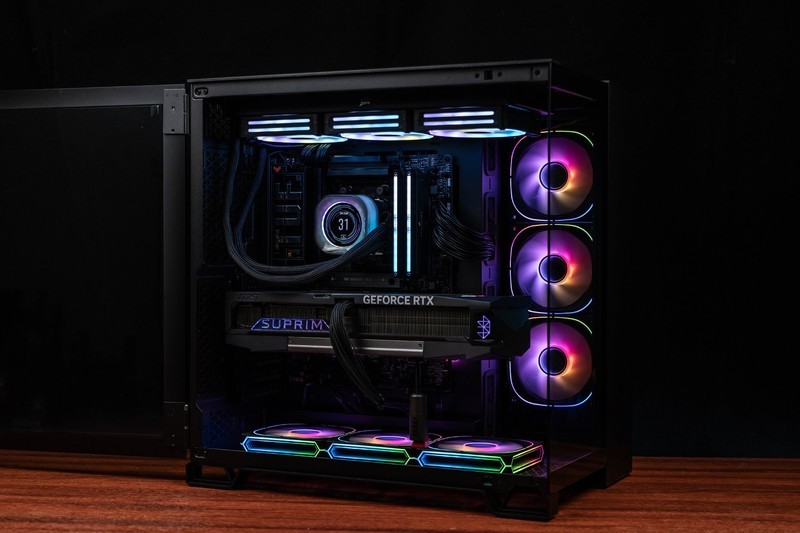 性能与美学的巅峰融合，专为AMD平台优化的统治者泰坦RGB灯条评测