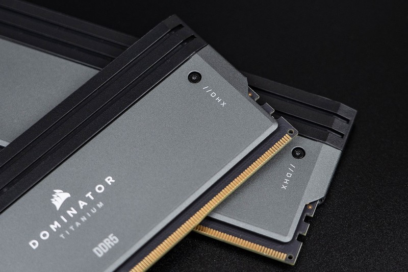 性能与美学的巅峰融合，专为AMD平台优化的统治者泰坦RGB灯条评测