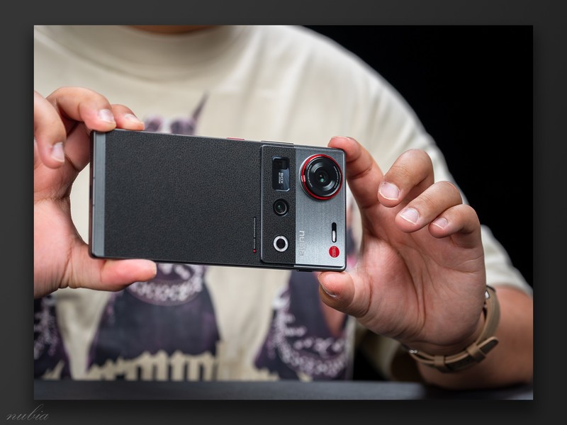 努比亚Z70S Ultra摄影师版测评：更像相机的真全面屏影像旗舰！